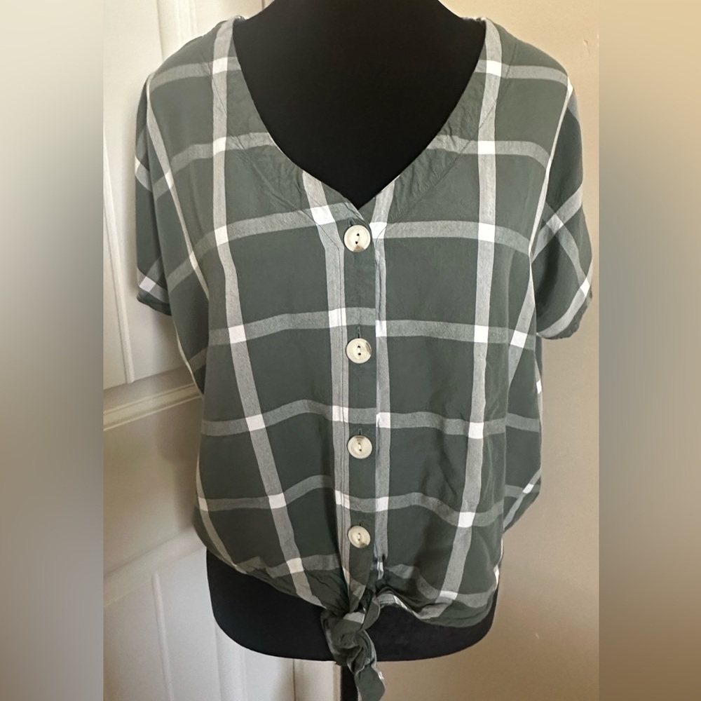 Universal Thread Blouse Short Sleeve Plaid Tie-front top- Size Large